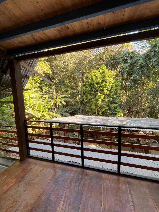 Hostel Tuanis Surf Camp Playa Santa Teresa  エクステリア 写真