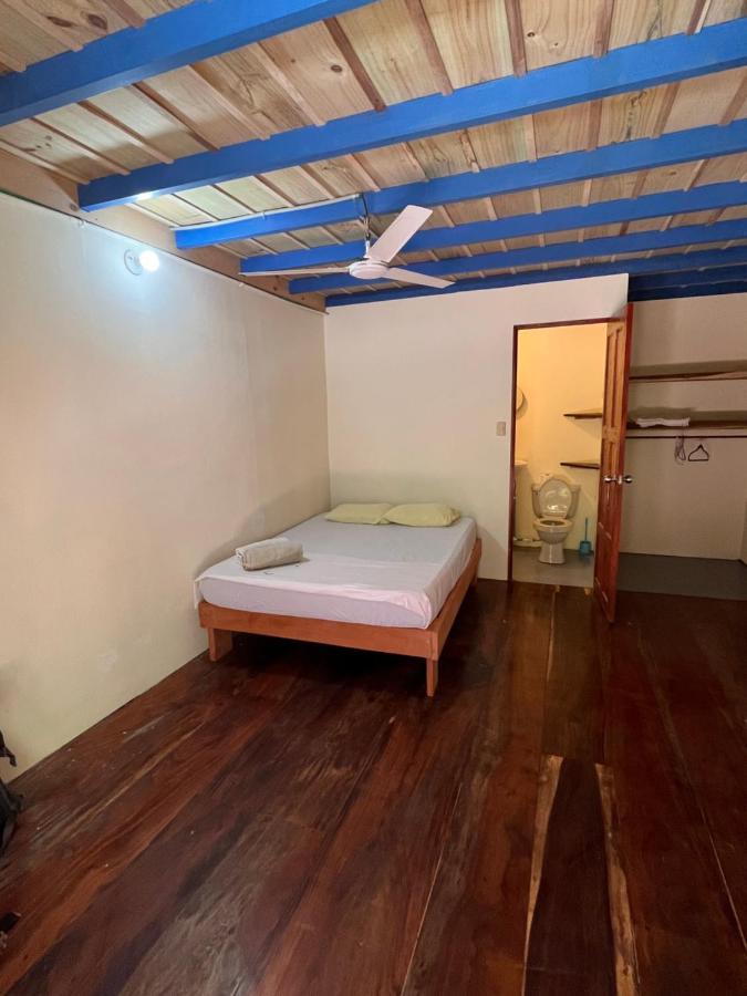 Hostel Tuanis Surf Camp Playa Santa Teresa  エクステリア 写真