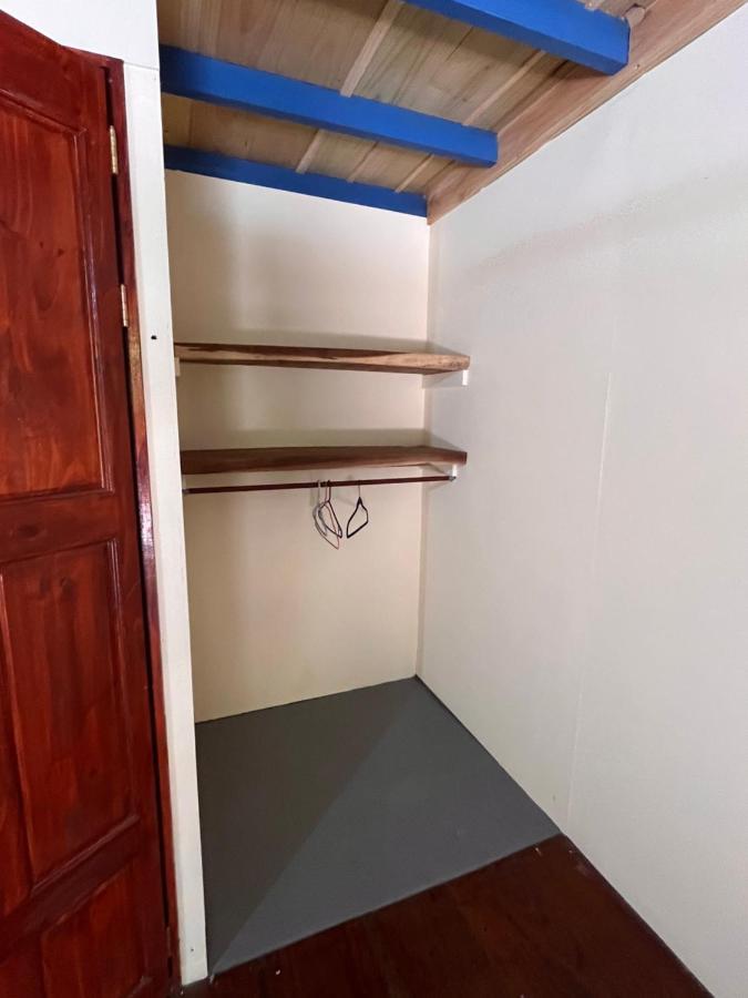 Hostel Tuanis Surf Camp Playa Santa Teresa  エクステリア 写真
