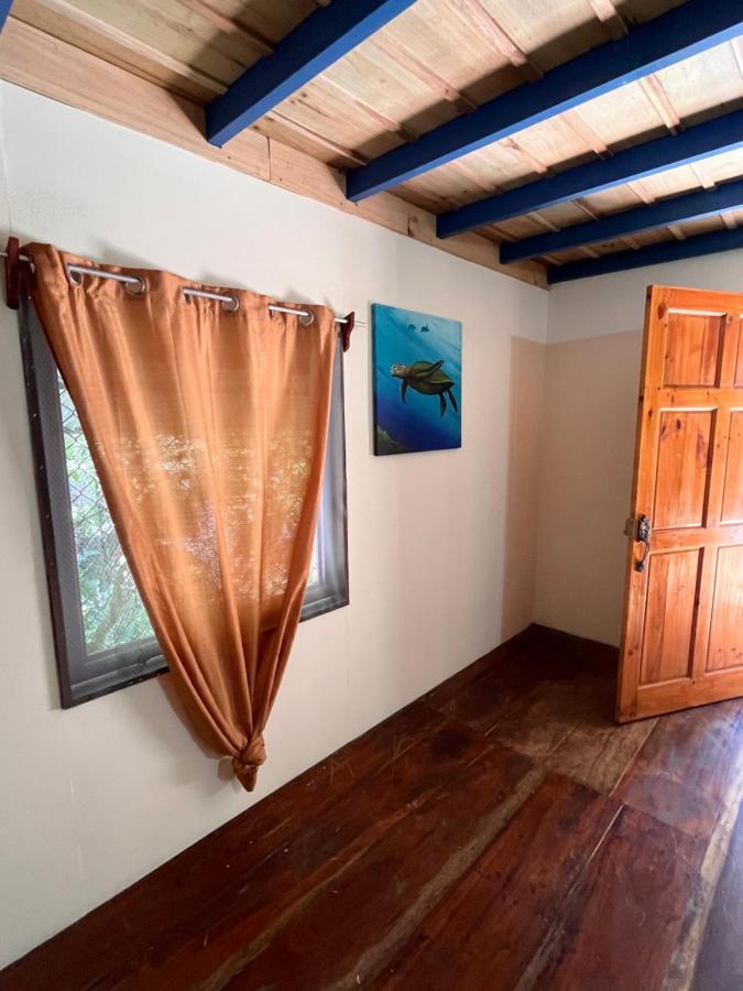 Hostel Tuanis Surf Camp Playa Santa Teresa  エクステリア 写真